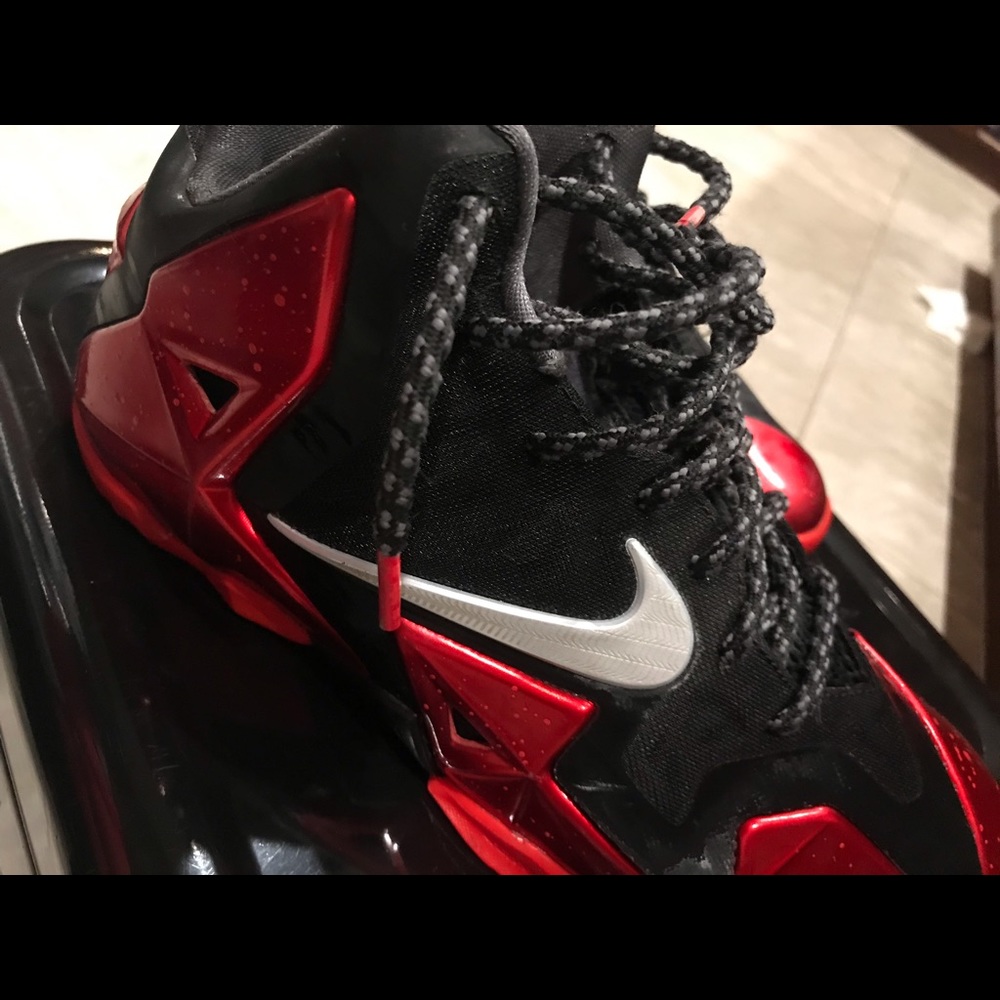 Lebrun XI Nike